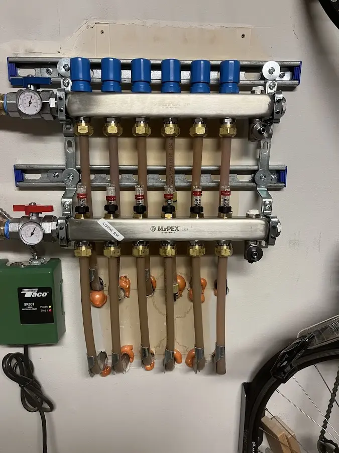 Plumber performing Gas Leak Detection at a residential property in Lisbon